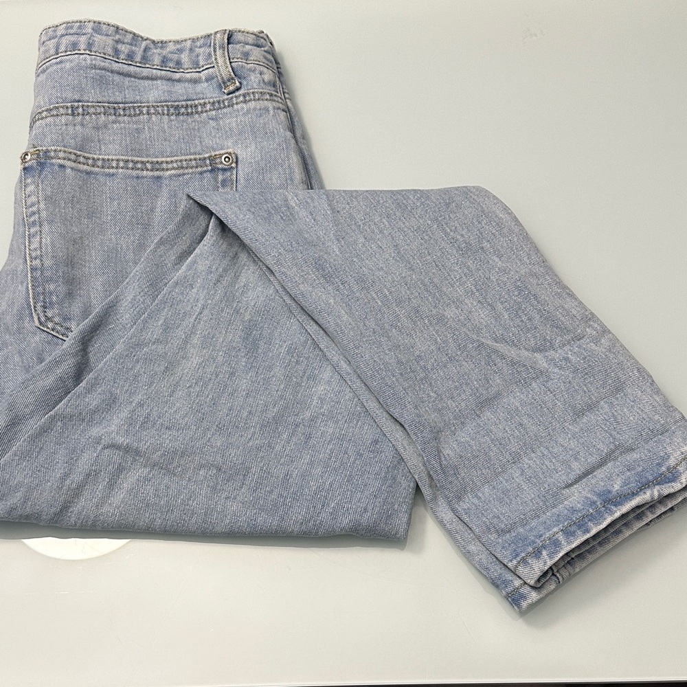 PrettyLittleThing Baggy Distressed Jeans